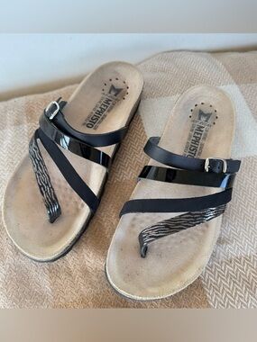 Mephisto Women's Black Mixed-Strap Toe-Post Sandals